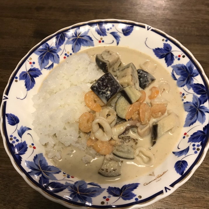 レンジで時短！なすとシーフードのグリーンカレー